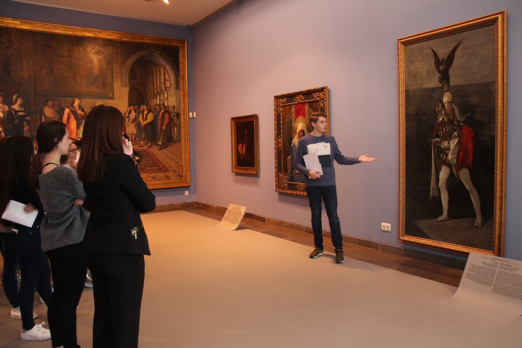 ser guía de museo